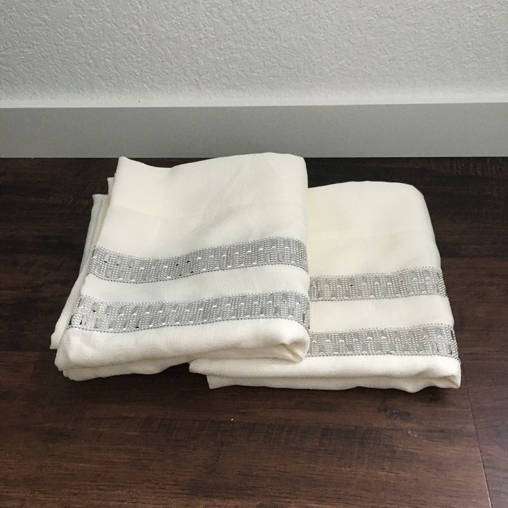 Set of curtains